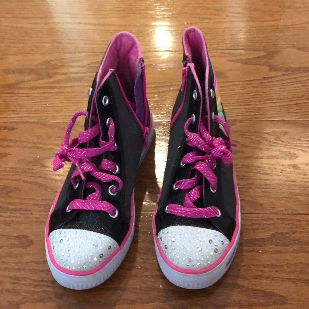 ⭐️Limited edition⭐️! Light up shoes with wings.